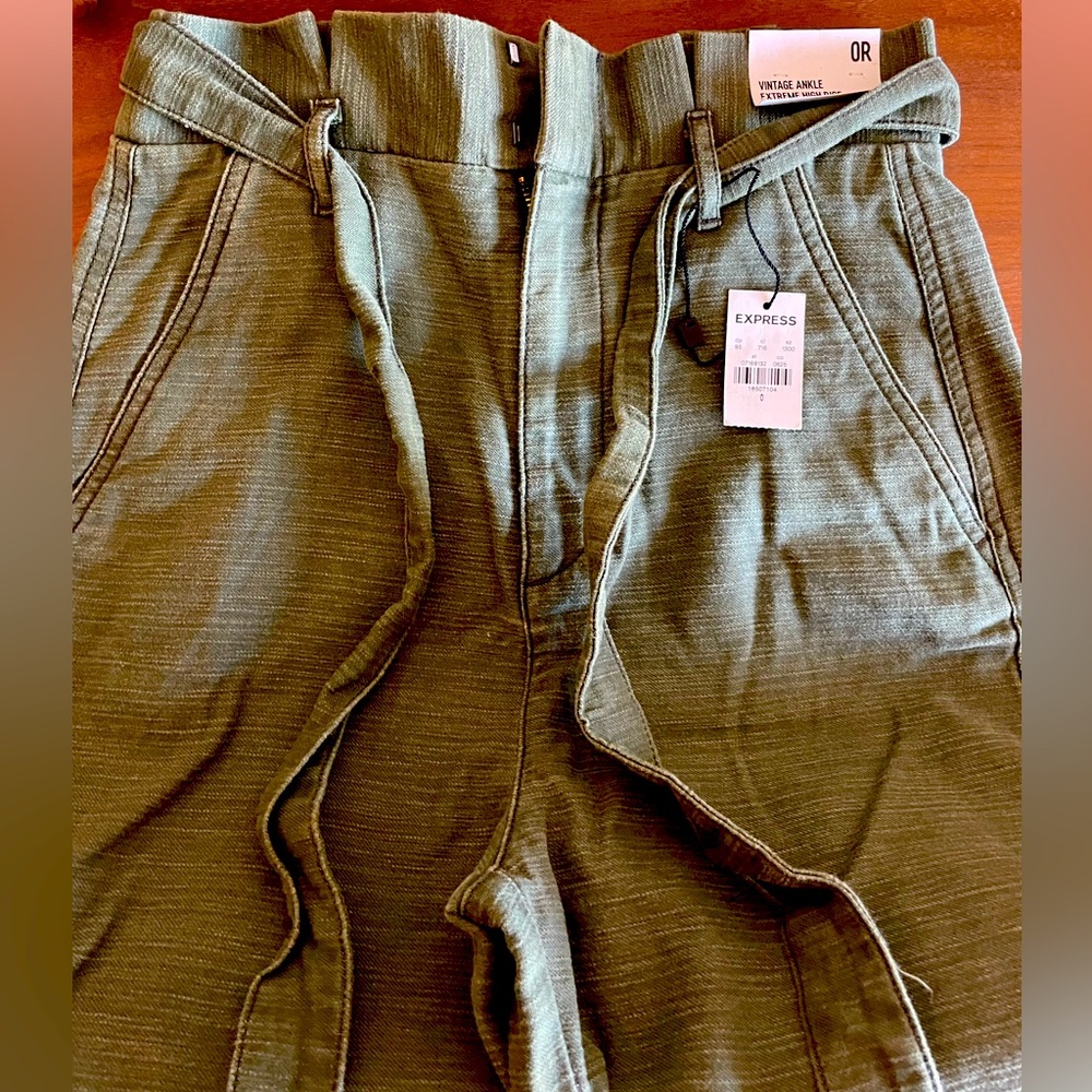 Express vintage ankle high rise women’s pants size 0 green